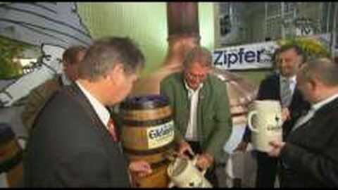 Bockbieranstich in der Zipfer-Brauerei